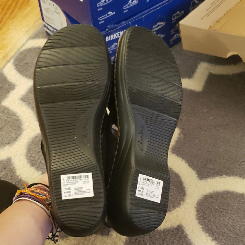 Clarks Women's Black and Tan Sandals - Picture 2 of 5